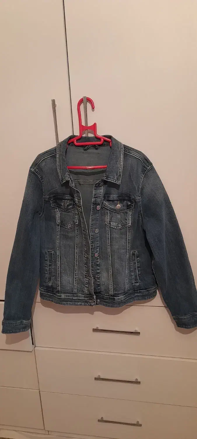 کت جین ابی تیره|لباس|شهریار, شهریار|دیوار