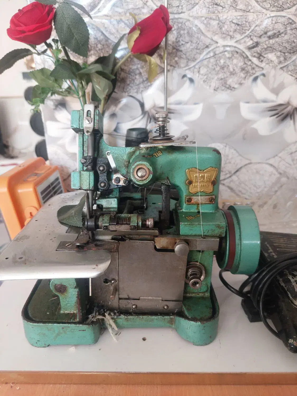 سردوز پروانه|چرخ خیاطی و ریسندگی|رضویه, |دیوار