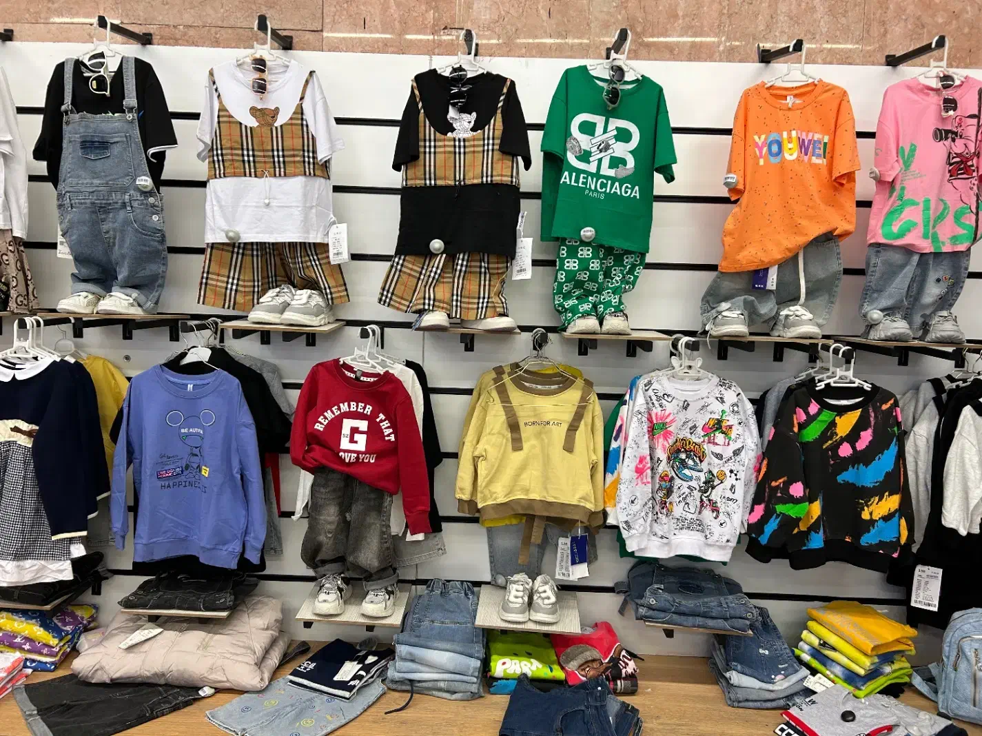 دکور مغازه پوشاک|فروشگاه و مغازه|اصفهان, عطار نیشابوری|دیوار