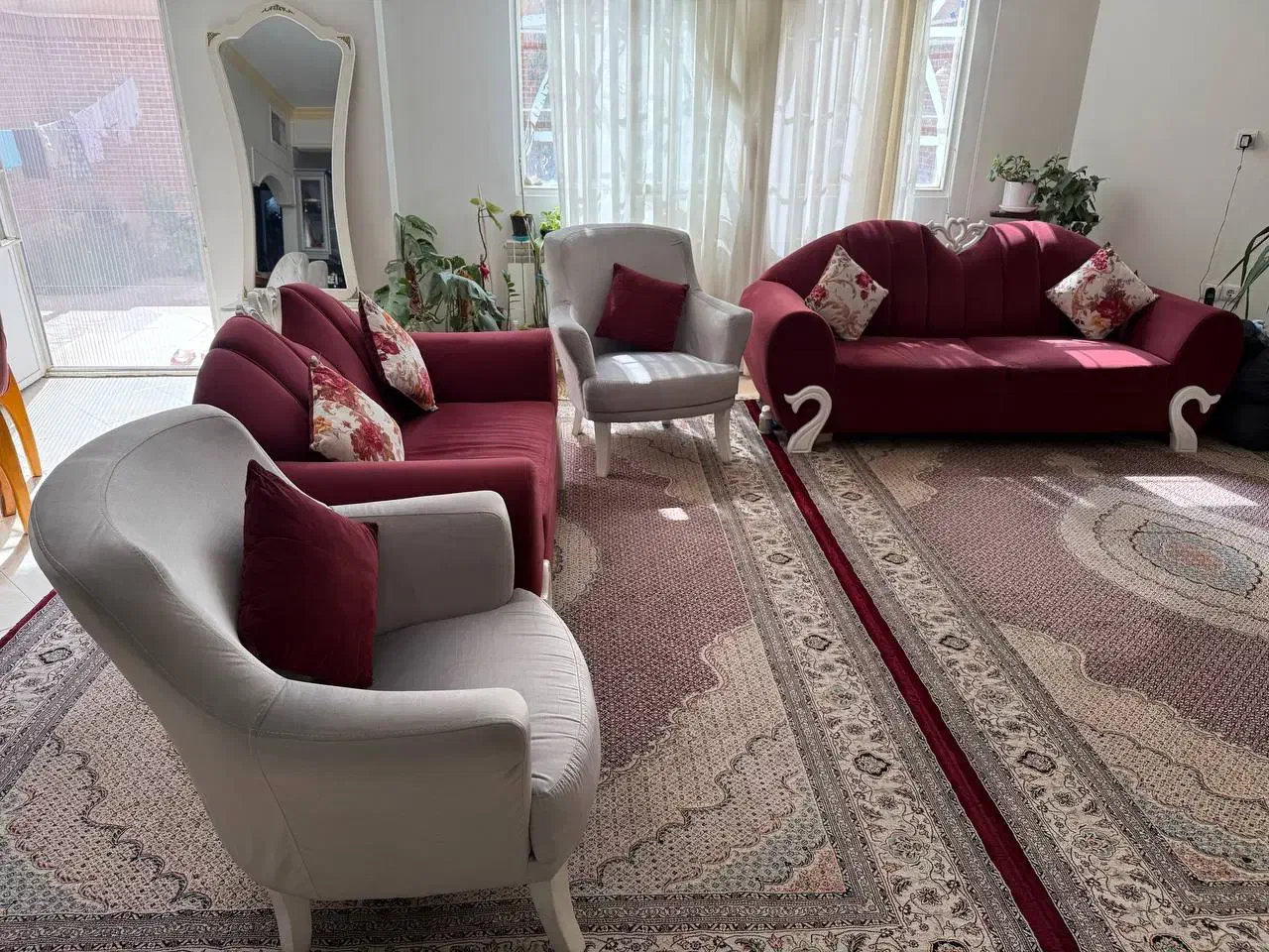مبل ۷ نفره به همراه میز نهار خوری|مبلمان خانگی و میز عسلی|شاهین‌شهر, شهرک هشت بهشت|دیوار