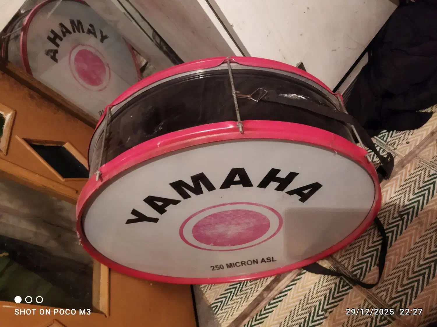 تبل|درام و پرکاشن|اصفهان, بهارستان (مخابرات)|دیوار