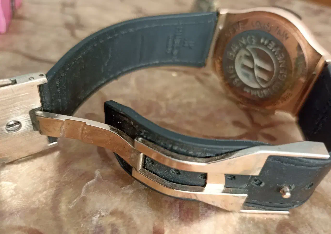 ساعت‌مچی|ساعت|مشهد, طبرسی شمالی|دیوار