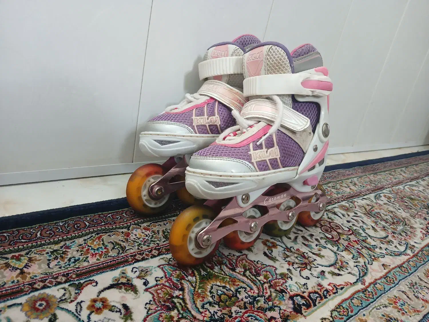 اسکیت دخترانه مدل کاروان در حد نو|دوچرخه، اسکیت، اسکوتر|خمینی‌شهر, |دیوار