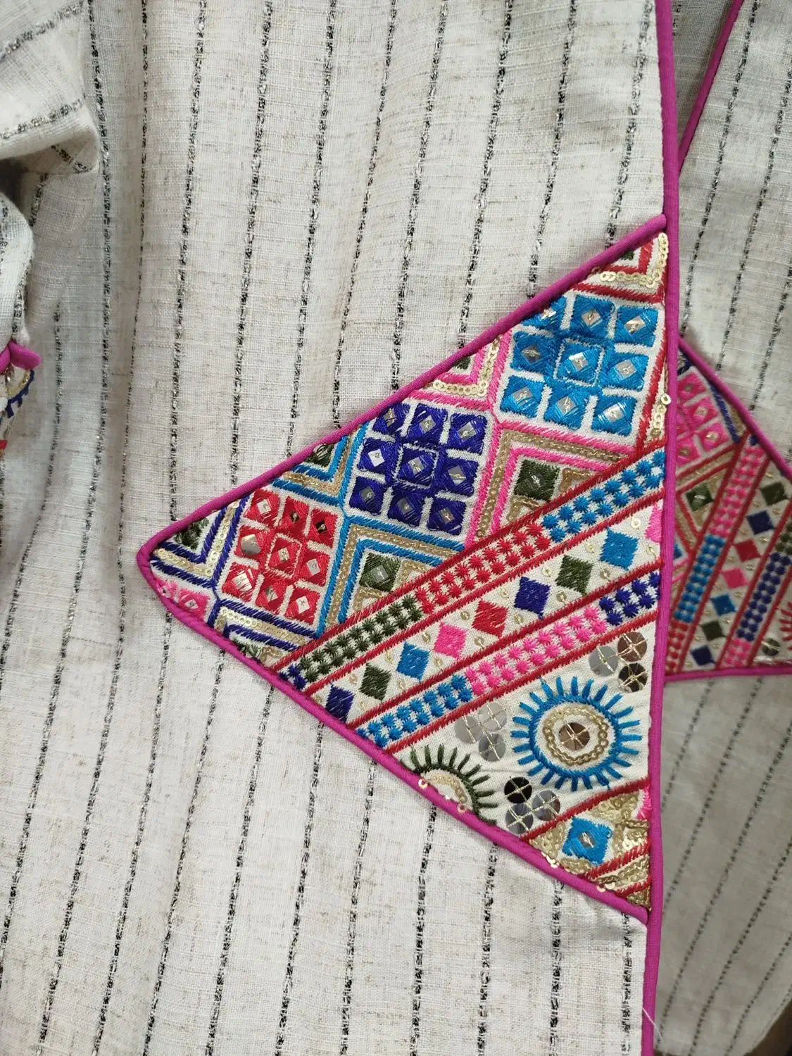 مانتو کتی|لباس|نیشابور, دارایی|دیوار