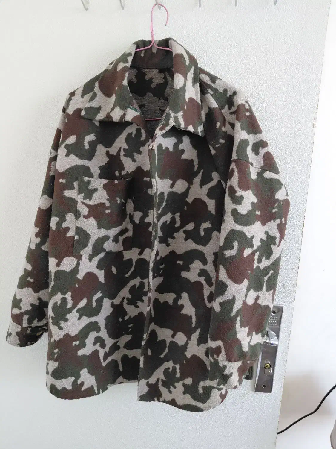 شکت پشمی|لباس|بروجرد, |دیوار