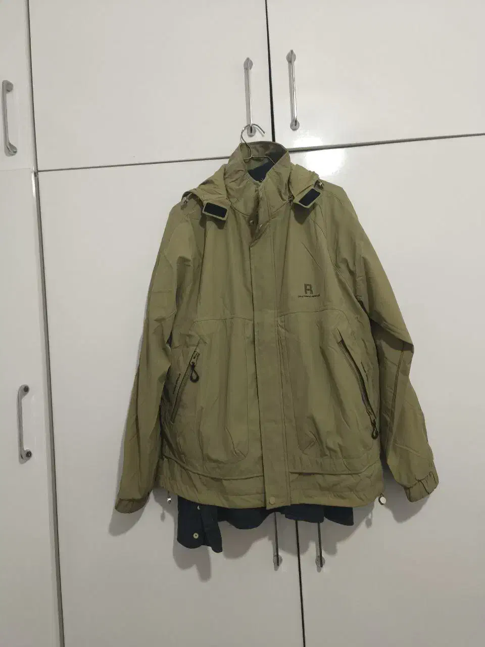 کاپشن|لباس|رشت, معلولین|دیوار