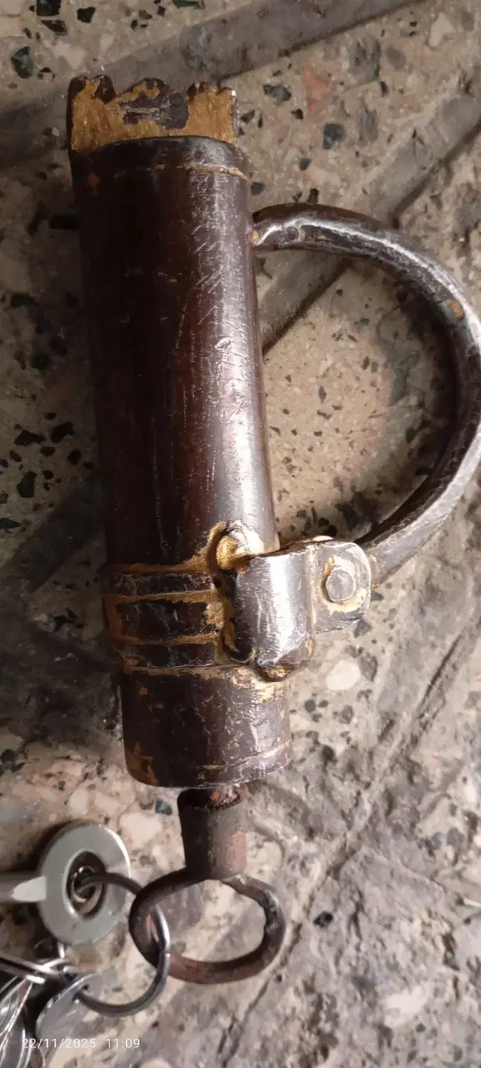 قفل دست ساز قدیمی|کلکسیون اشیاء عتیقه|سمنان, |دیوار