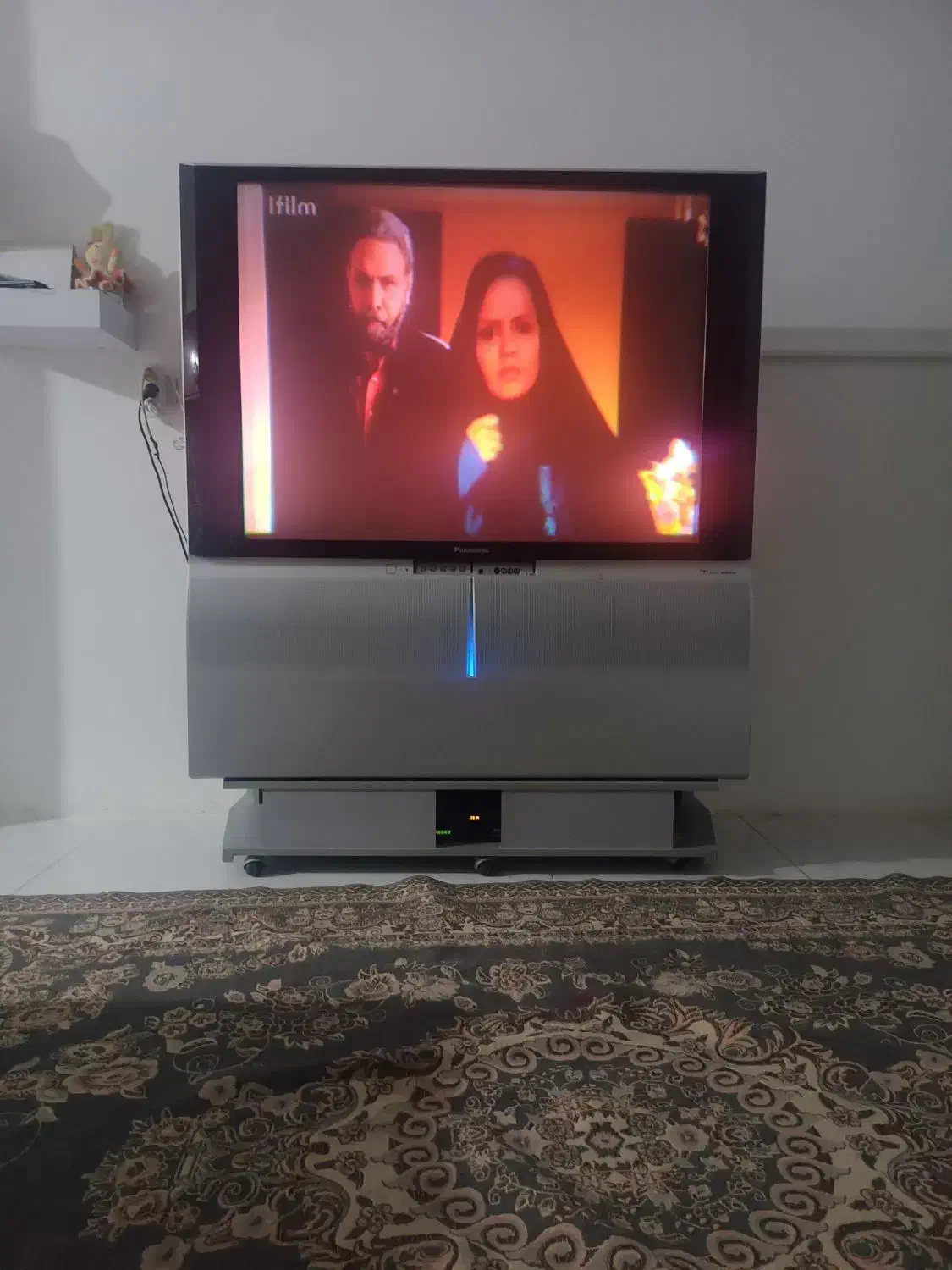 تلویزیون پروجکشن سینما خانواده|تلویزیون و پروژکتور|گلبهار, شهر جدید گلبهار|دیوار