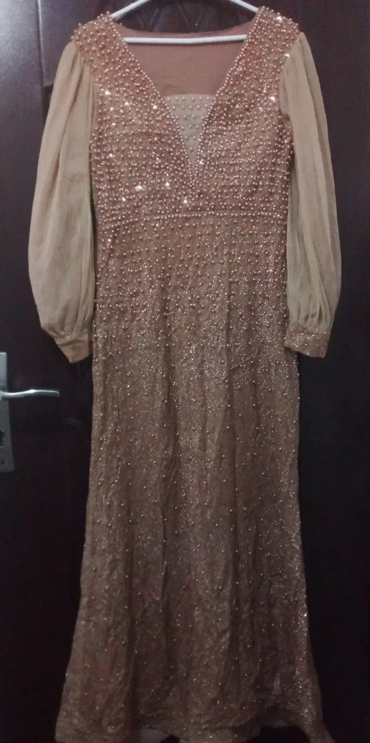 پیراهن مجلسی|لباس|رشت, انصاری|دیوار