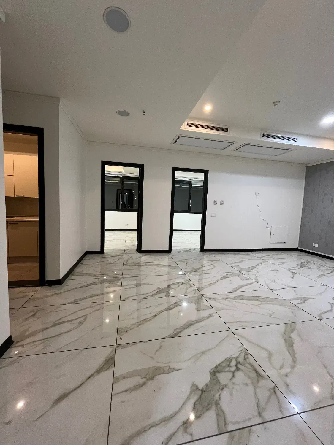 ۱۰۷متر سند اداری/۴ پارکینگ/چشم انداز کاخ|اجارهٔ دفتر کار، اتاق اداری، مطب|تهران, زعفرانیه|دیوار