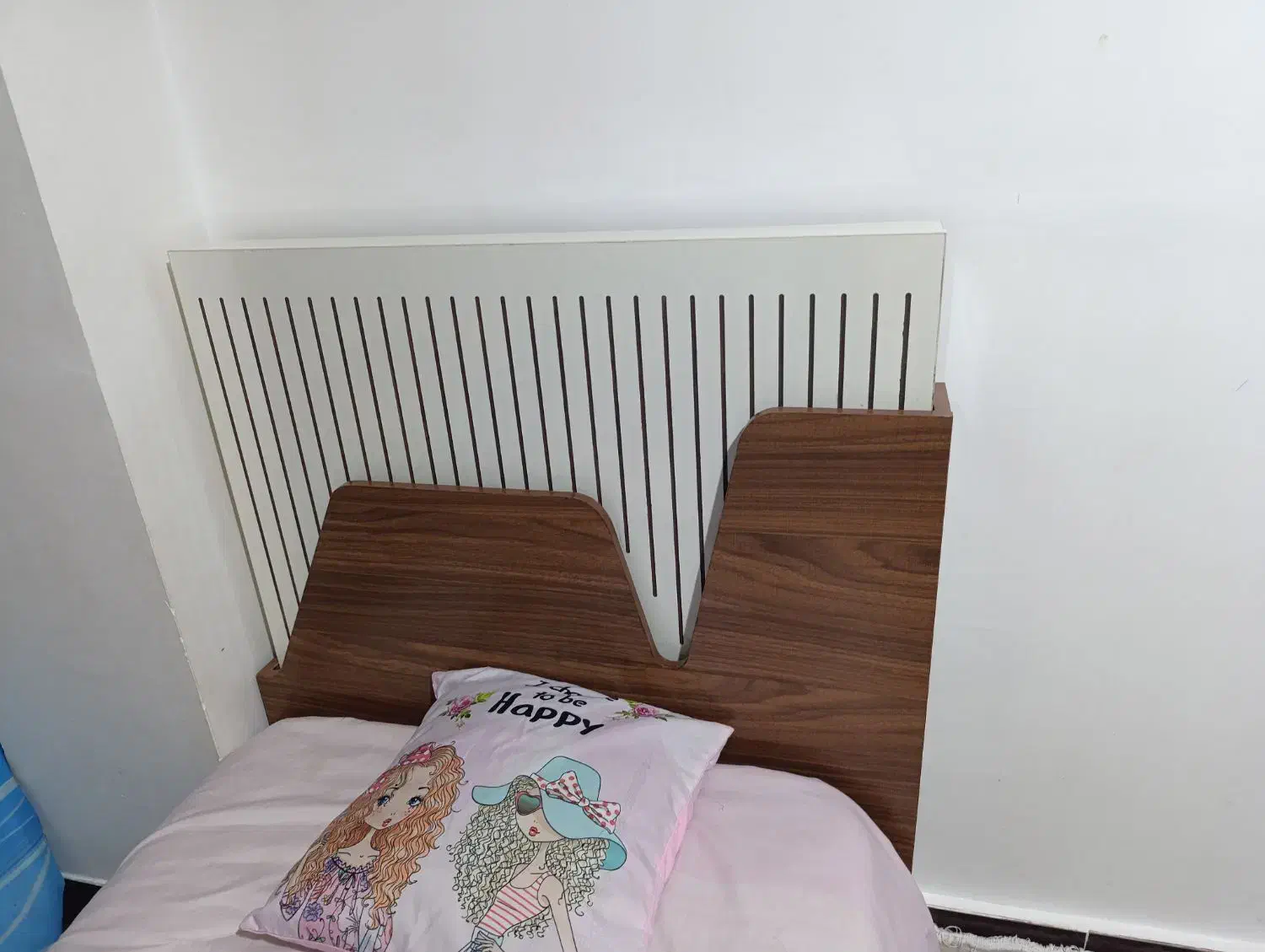 تخت خواب یک نفر در حد نو|تخت و سرویس خواب|دلند, |دیوار