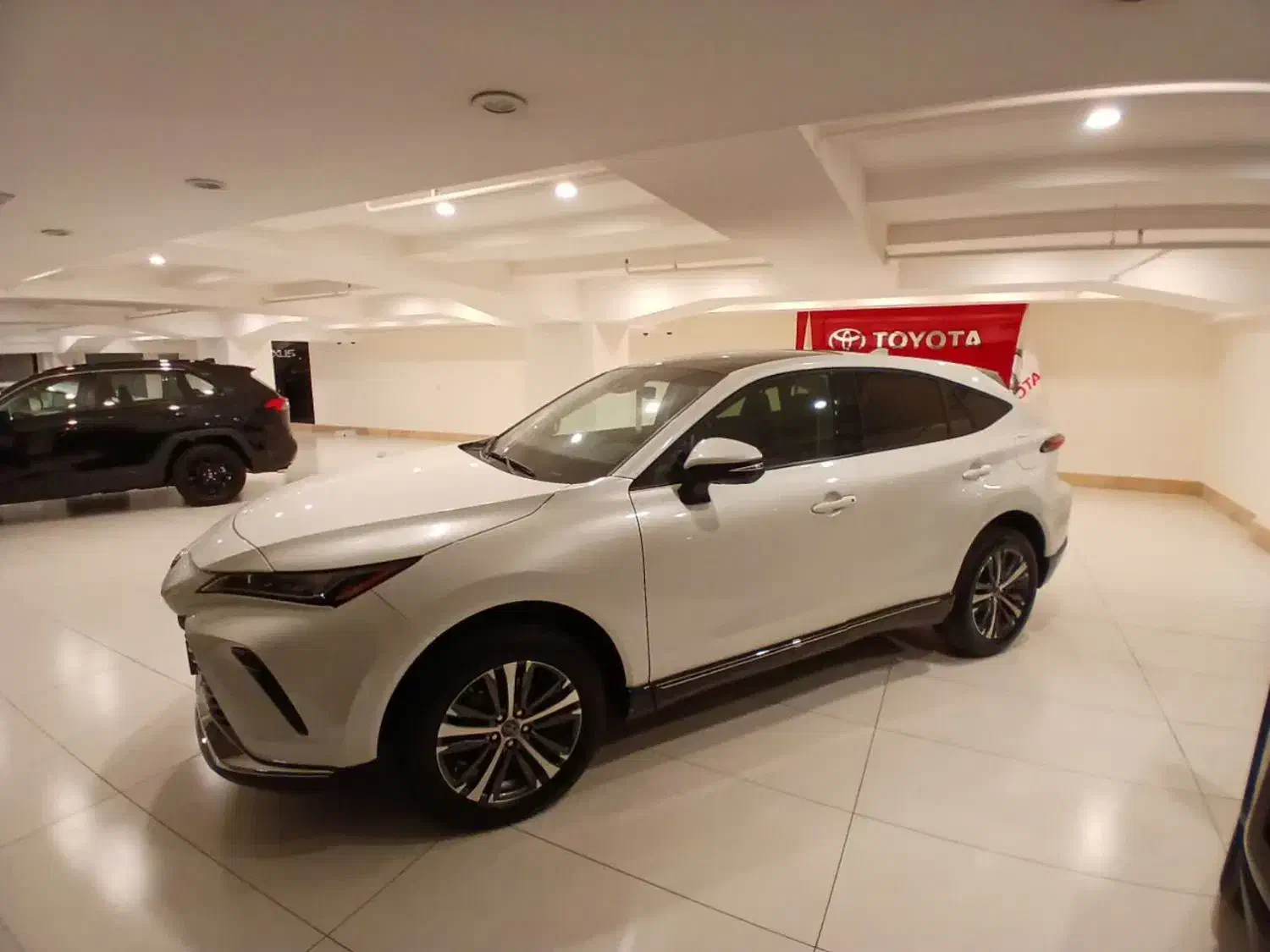 اولین تویوتا ونزا تبریز|خودرو سواری و وانت|تبریز, |دیوار