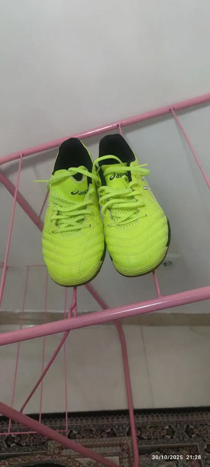 کتونی سالنی اورجینال سایز۴۰|کیف، کفش، کمربند|رشت, استقامت ۱|دیوار