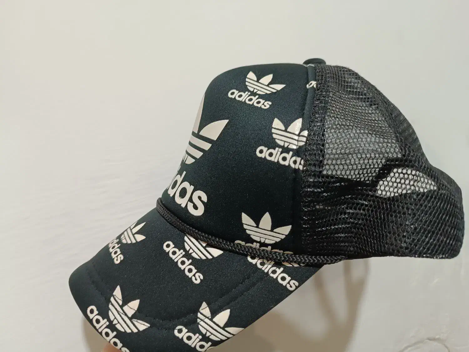 کلاه مشکی|لباس|زنجان, |دیوار