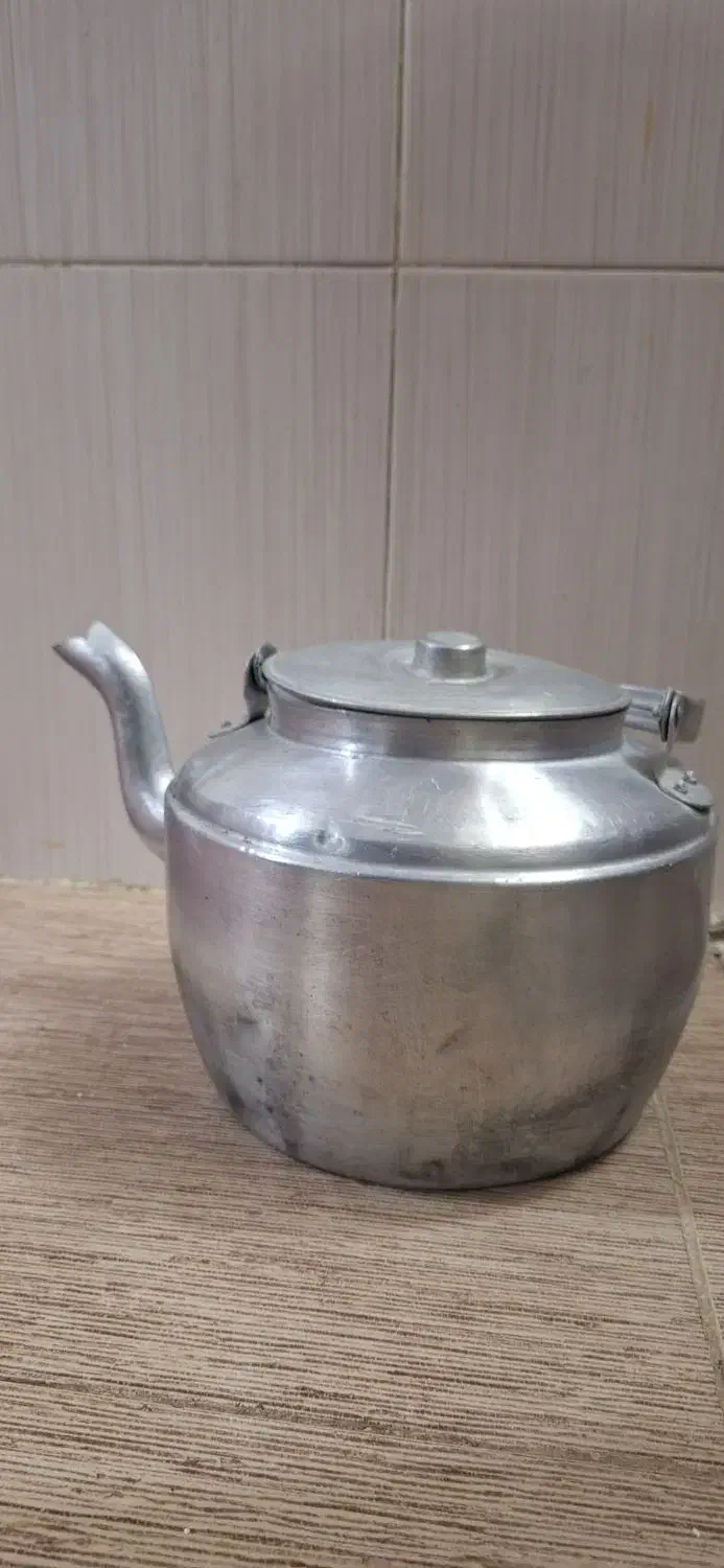 دو عدد کتری روحی ۸ و ۵ لیتری|قوری، کتری، قهوه‌ساز دستی|قم, هفت تیر|دیوار