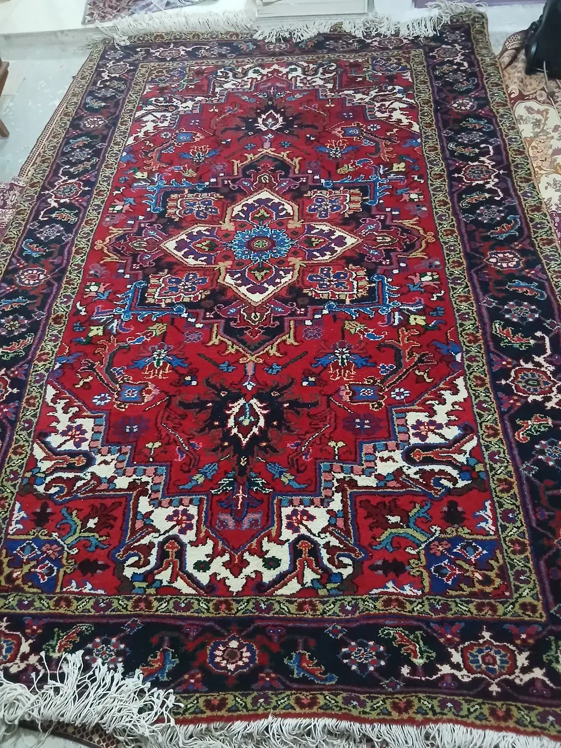 فرش دست باف بسیار تمیز خوش نقشه|فرش|بهارستان, |دیوار