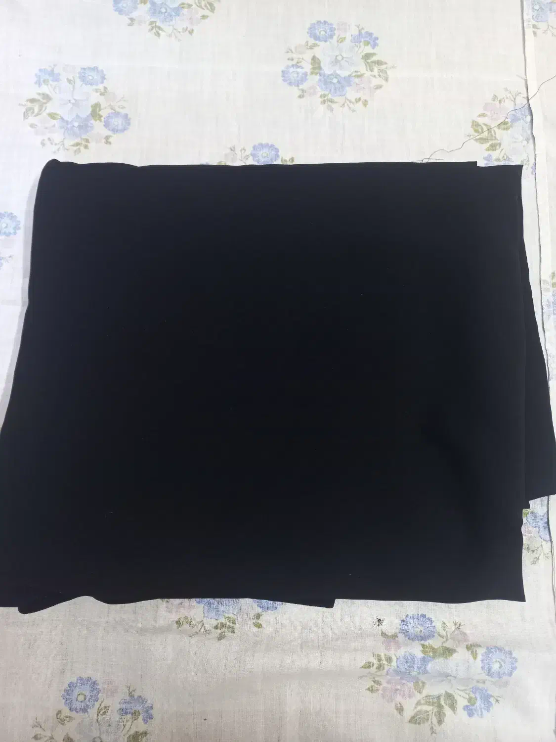 پارچه چادری|لباس|سمنان, |دیوار