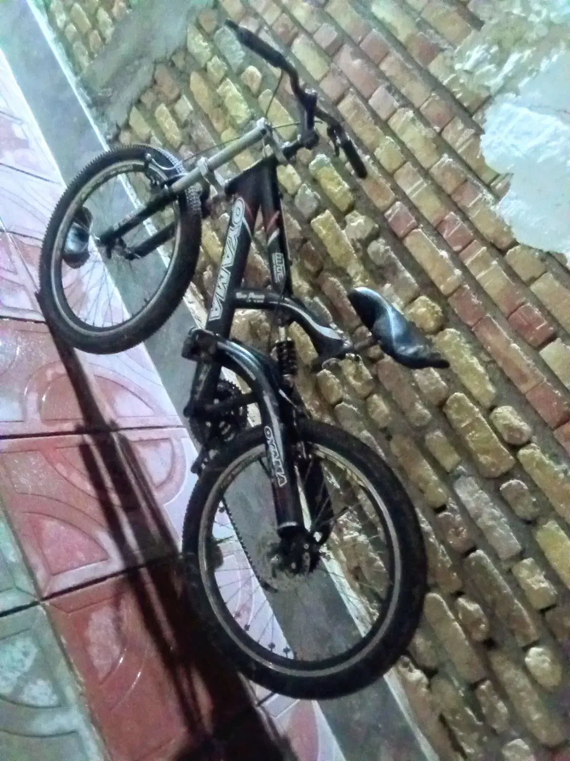 دوچرخه. تمیز|دوچرخه، اسکیت، اسکوتر|فیرورق, |دیوار