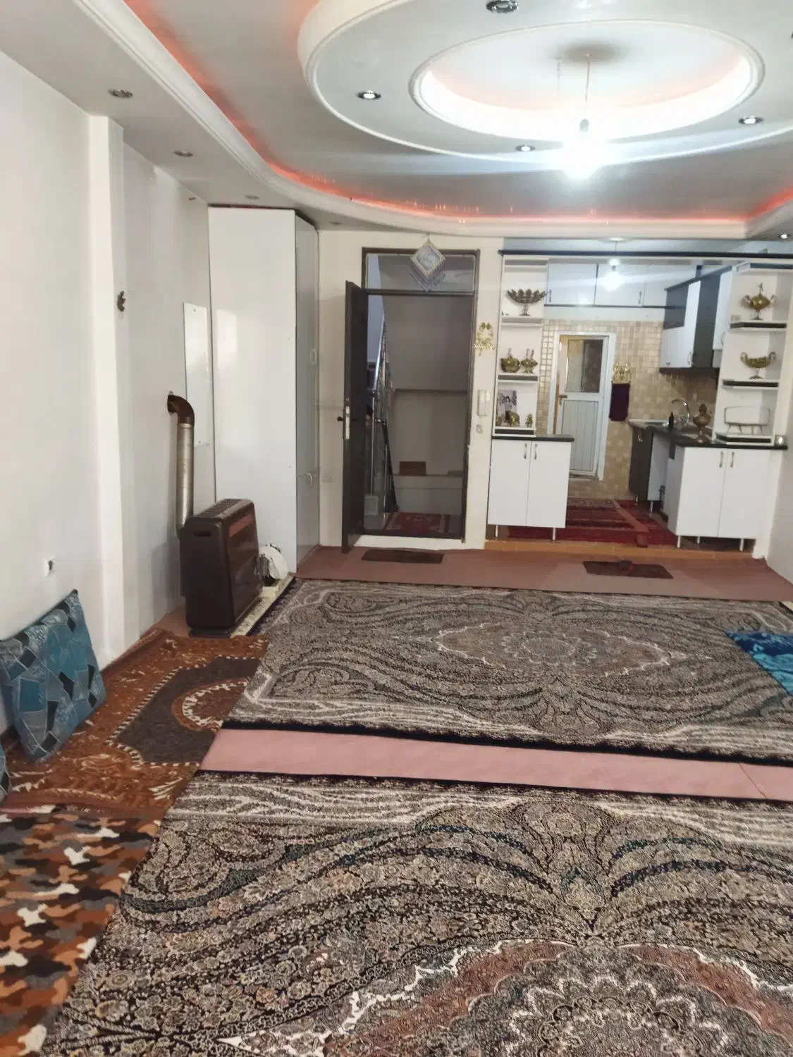 اپارتمان سه طبقه60م دارای 40متر مغازه عباسی فخرنیا|فروش آپارتمان|تبریز, |دیوار