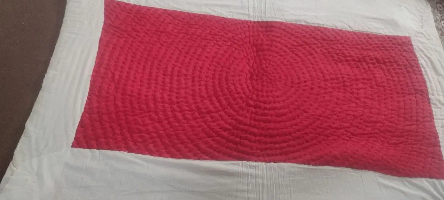 لحاف|رختخواب، بالش، پتو|آشخانه, |دیوار