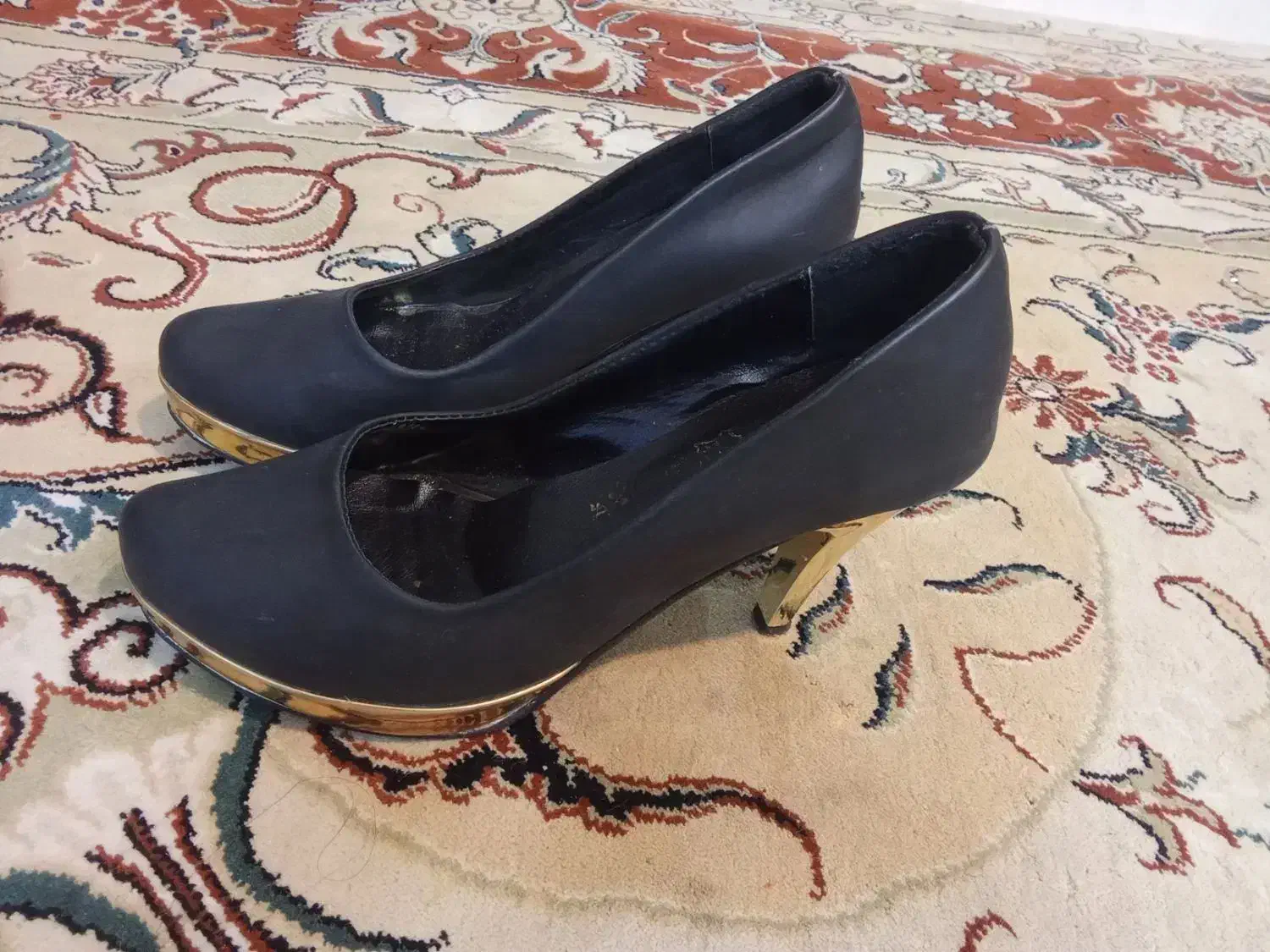 کفش زنانه مجلسی|کیف، کفش، کمربند|تربت جام, بیست متری منبع آب|دیوار