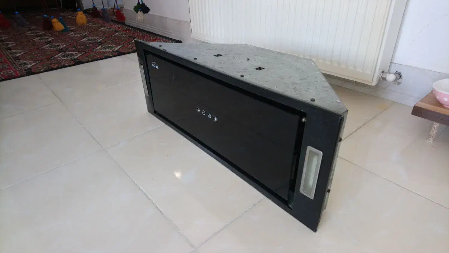 هود|هود|تهران, فلسطین (میدان انقلاب)|دیوار