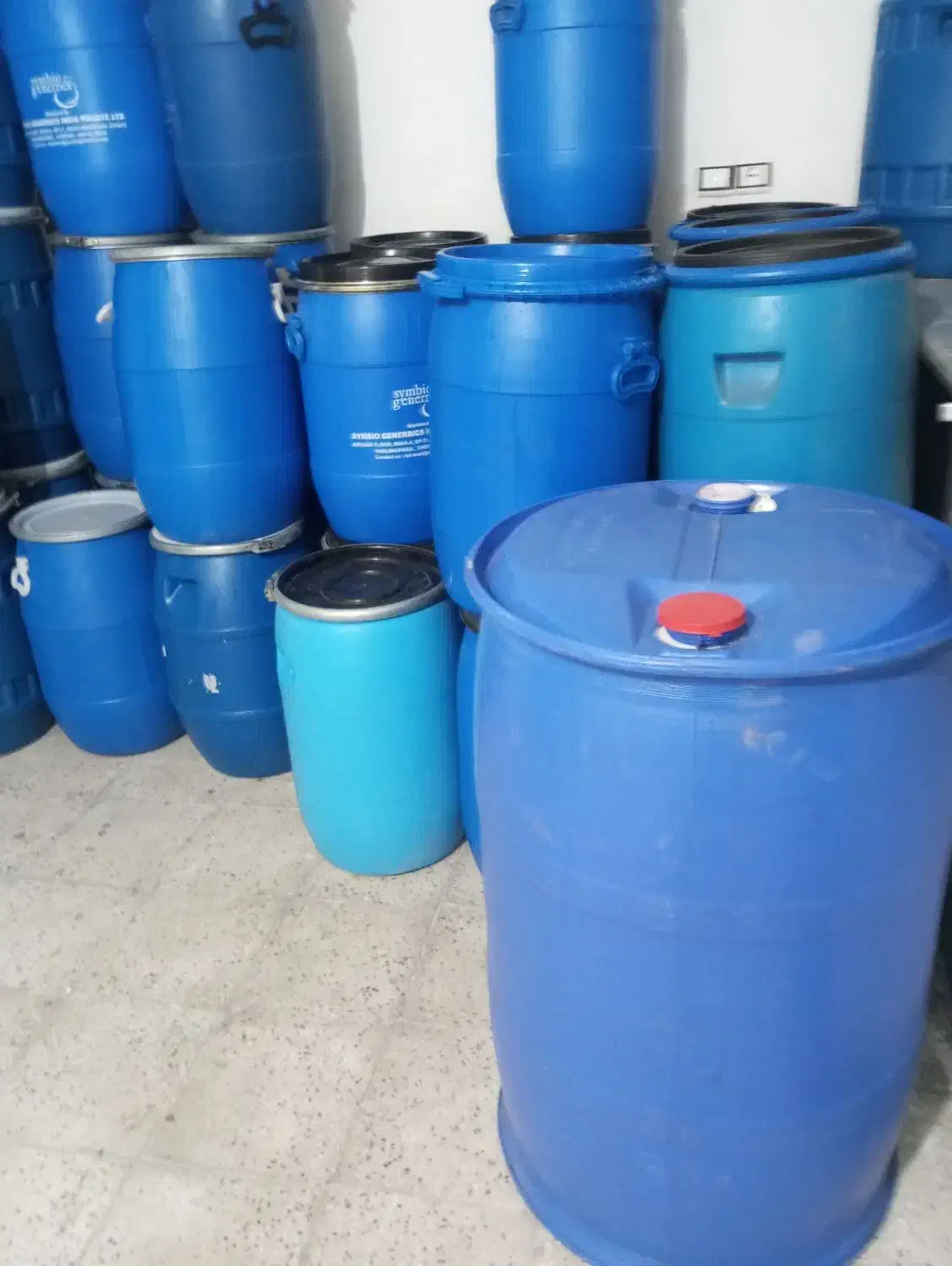 انواع گالن وبشکه  بشکه 220لیتری جنس المانی 650هزار|ظروف نگهدارنده، پلاستیکی، یک‌بارمصرف|ساوه, |دیوار