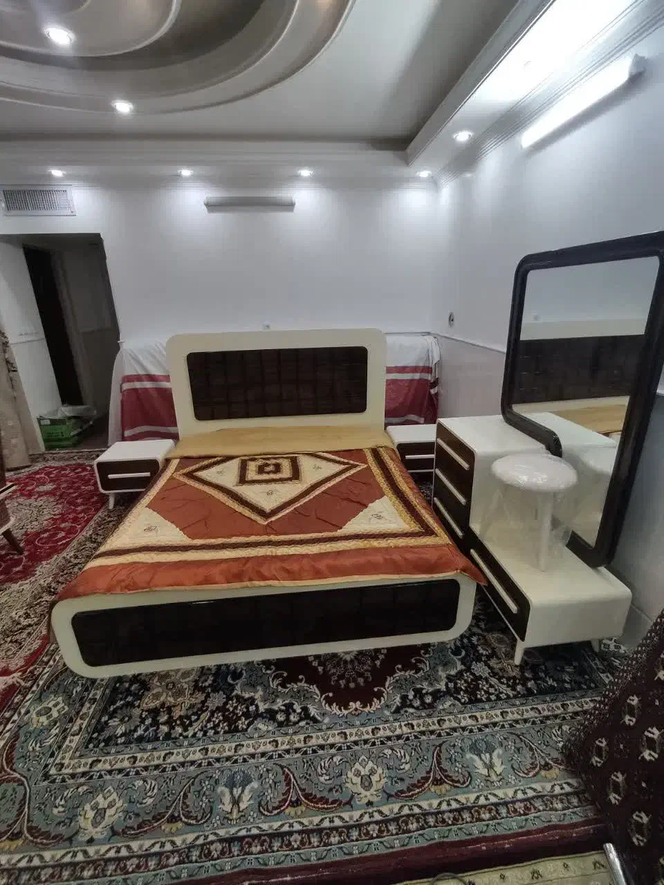 سرویس خواب|تخت و سرویس خواب|قم, انصار‌الحسین|دیوار