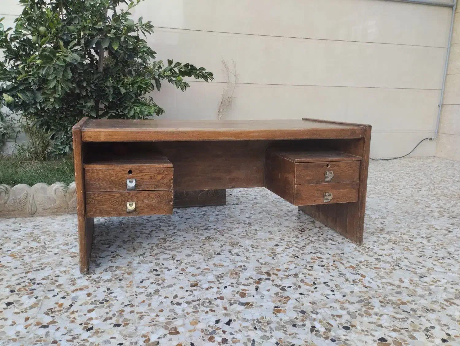 فروش فوری میز چوبی اداری بزرگ|مبلمان اداری|کلاله, |دیوار