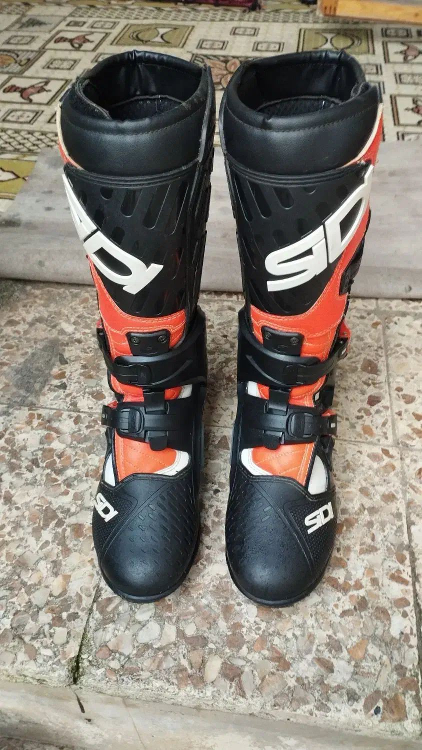 پوتین کراسی در حد نو|کیف، کفش، کمربند|رامسر, |دیوار