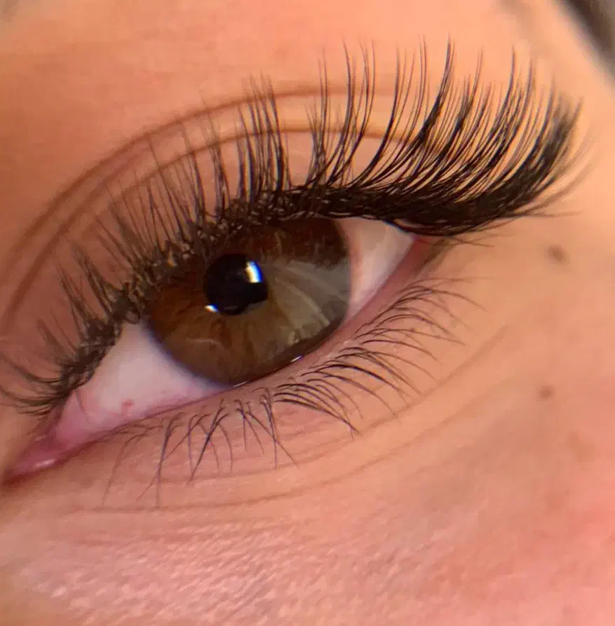 تخفیف ویژه اکستنشن مژه بمناسبت روز آرایشگر|خدمات آرایشگری و زیبایی|اردبیل, |دیوار