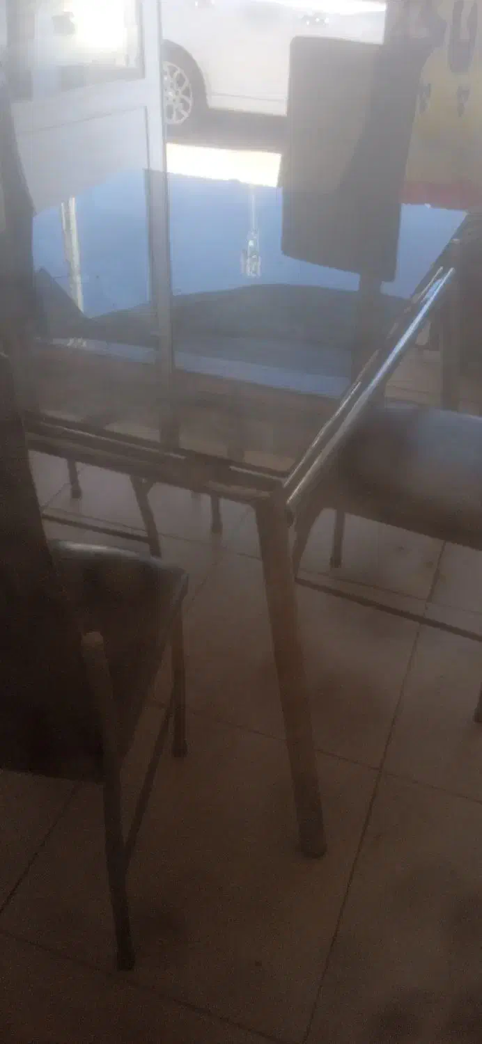 میز شیشه ای پایه محکم استیل سالم|میز و صندلی غذاخوری|گناباد, |دیوار