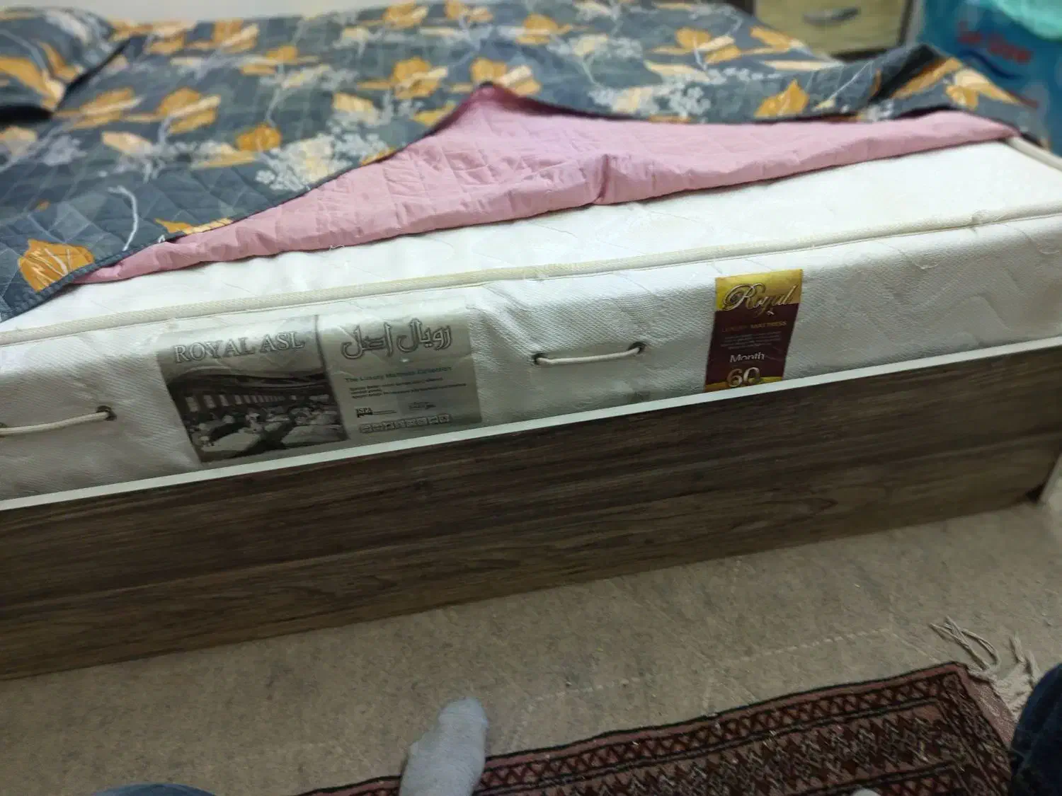 یک عدد تخت 2نفر با تشک تمیزو سالم بشرط|تخت و سرویس خواب|پیشوا, |دیوار
