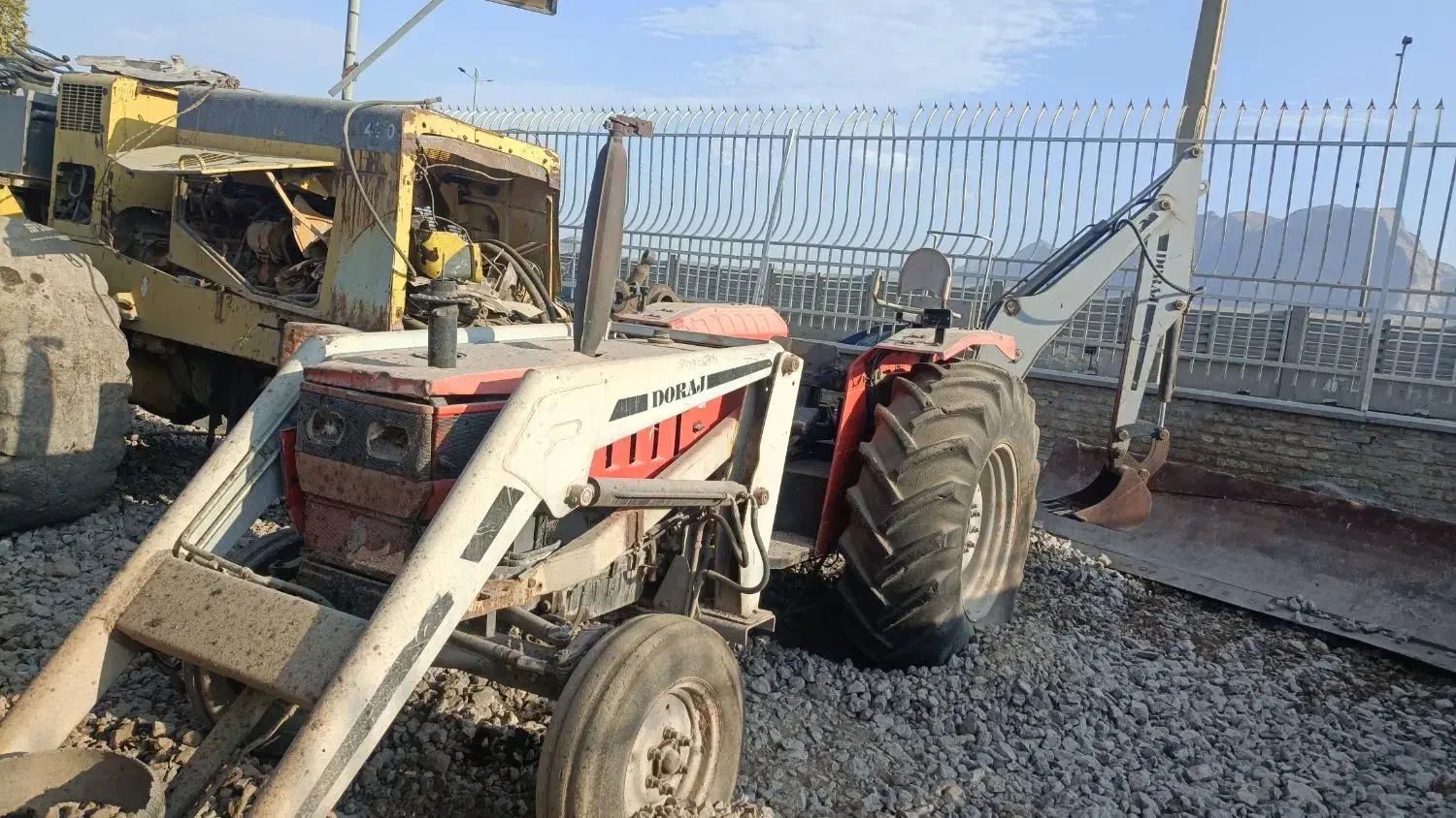 تراکتور سام و کانکس|ماشین‌آلات صنعتی|رباط‌کریم, کیکاور|دیوار