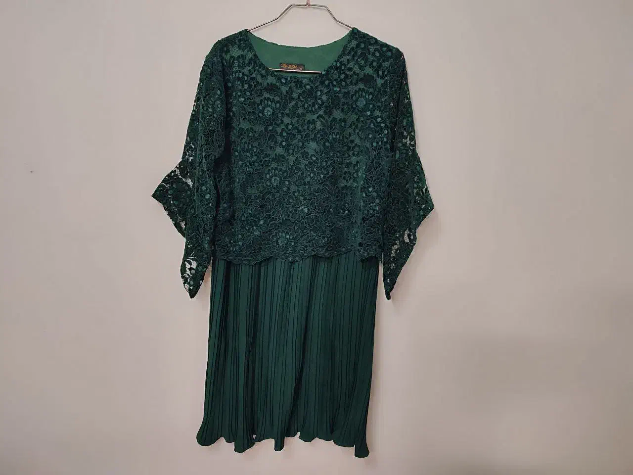 لباس مجلسی|لباس|هشتگرد, فاز ۲ مهستان|دیوار