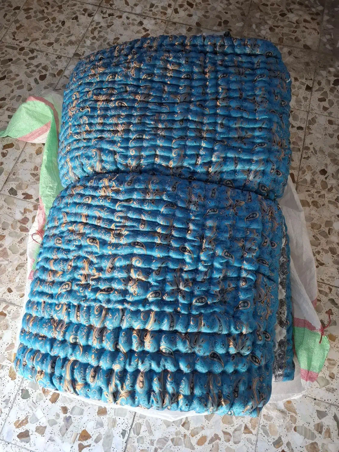 لحاف کرسی|رختخواب، بالش، پتو|خمینی‌شهر, |دیوار