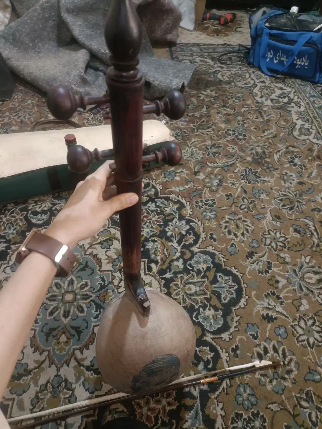 کمانچه دست ساز|سازهای سنتی|بروجرد, |دیوار