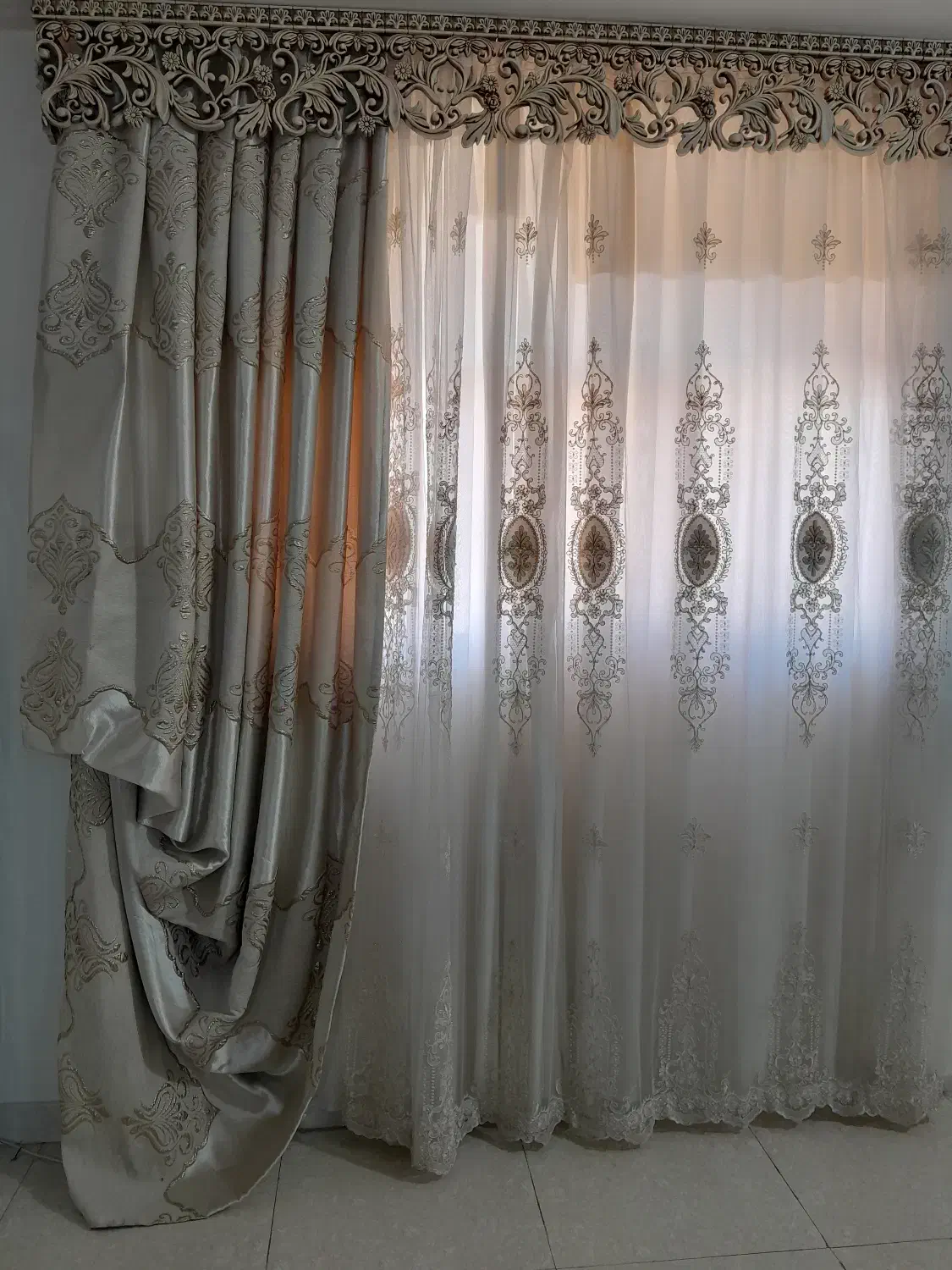 کتیبه ب همزاه حریر و پرده کناری|پرده، رانر، رومیزی|مسجد سلیمان, |دیوار