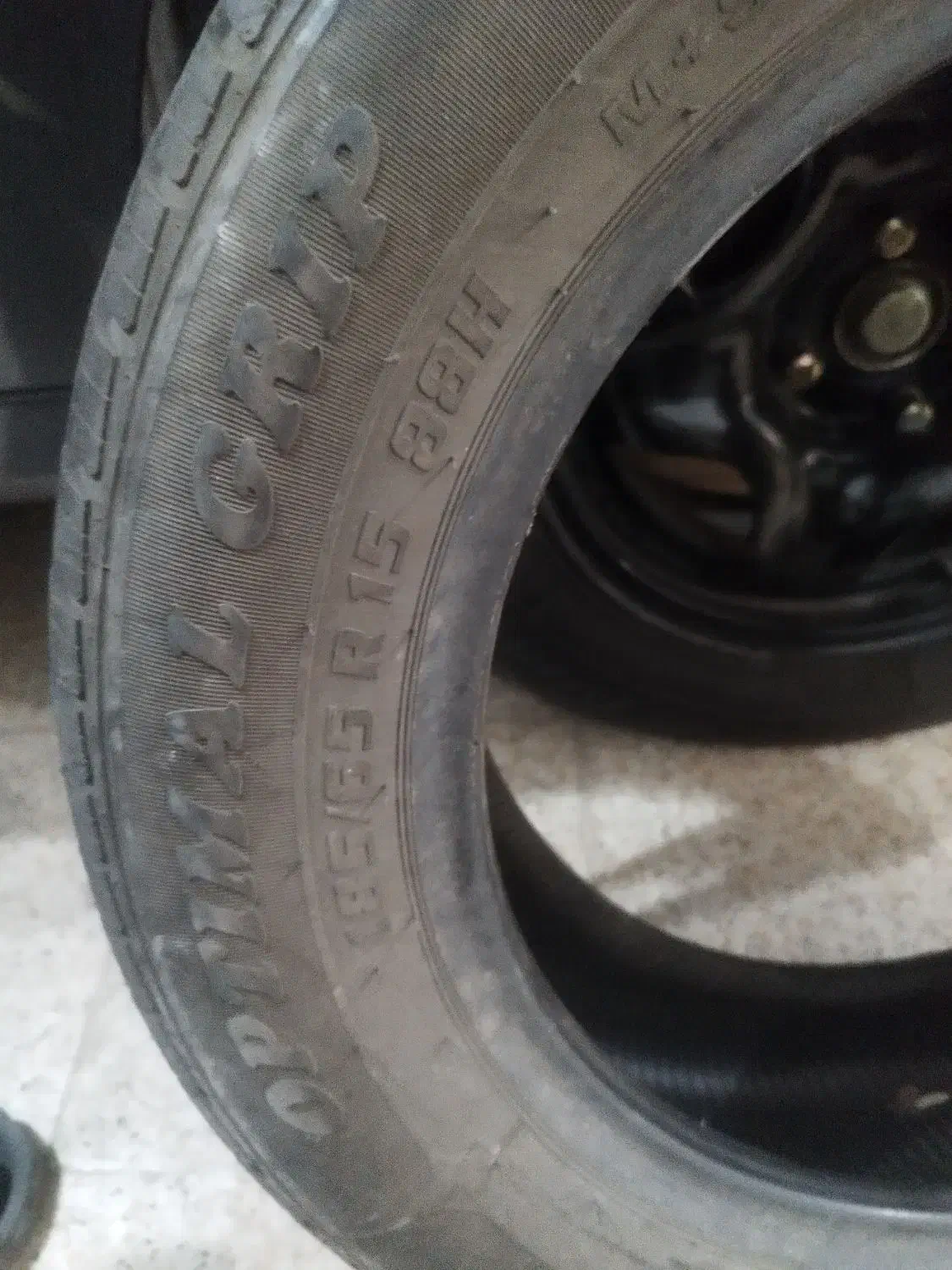 یک جفت لاستیک درحد|قطعات یدکی و لوازم جانبی|میانه, |دیوار