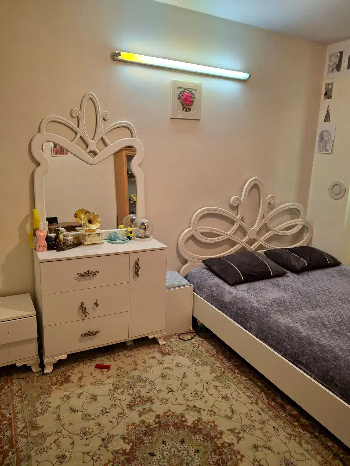 سرویس تخت خواب کامل با جک اهنی جنس خوب با میزآرایش|تخت و سرویس خواب|تهران, وحیدیه|دیوار