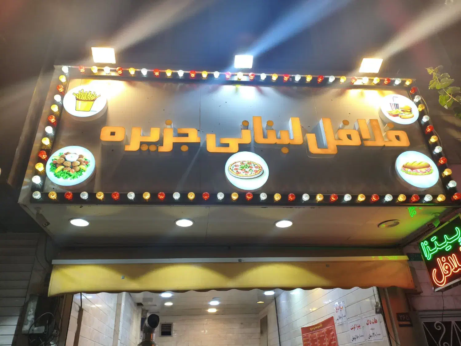 کارگر ساده برای کار در ساندویچی پاره وقت|استخدام خدمات فروشگاه و رستوران|تهران, دردشت|دیوار