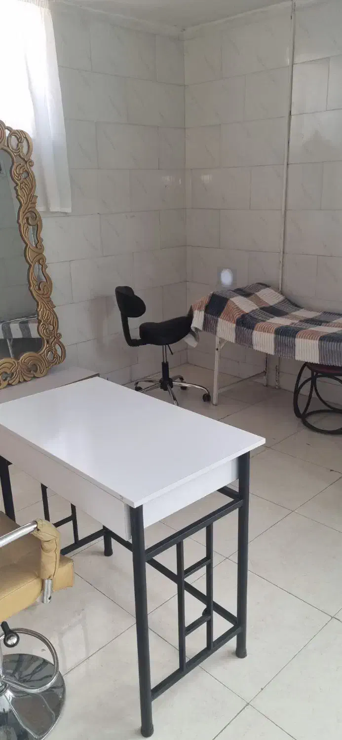 صندلی جهت همکاری در ارایشگاه زنانه بهار|خدمات آرایشگری و زیبایی|اصفهان, زاجان|دیوار