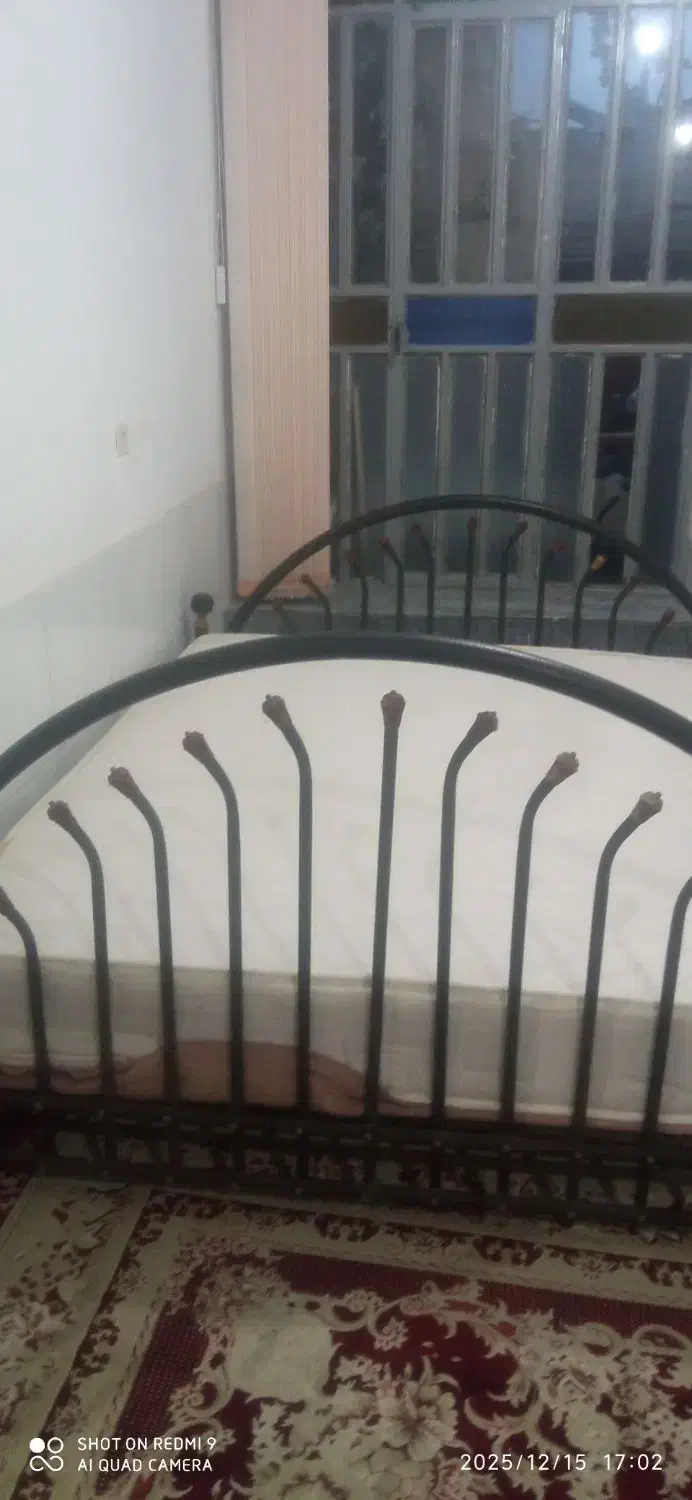 تخت فلزی دونفره همراه خوشخواب|تخت و سرویس خواب|مرودشت, مختارآباد|دیوار