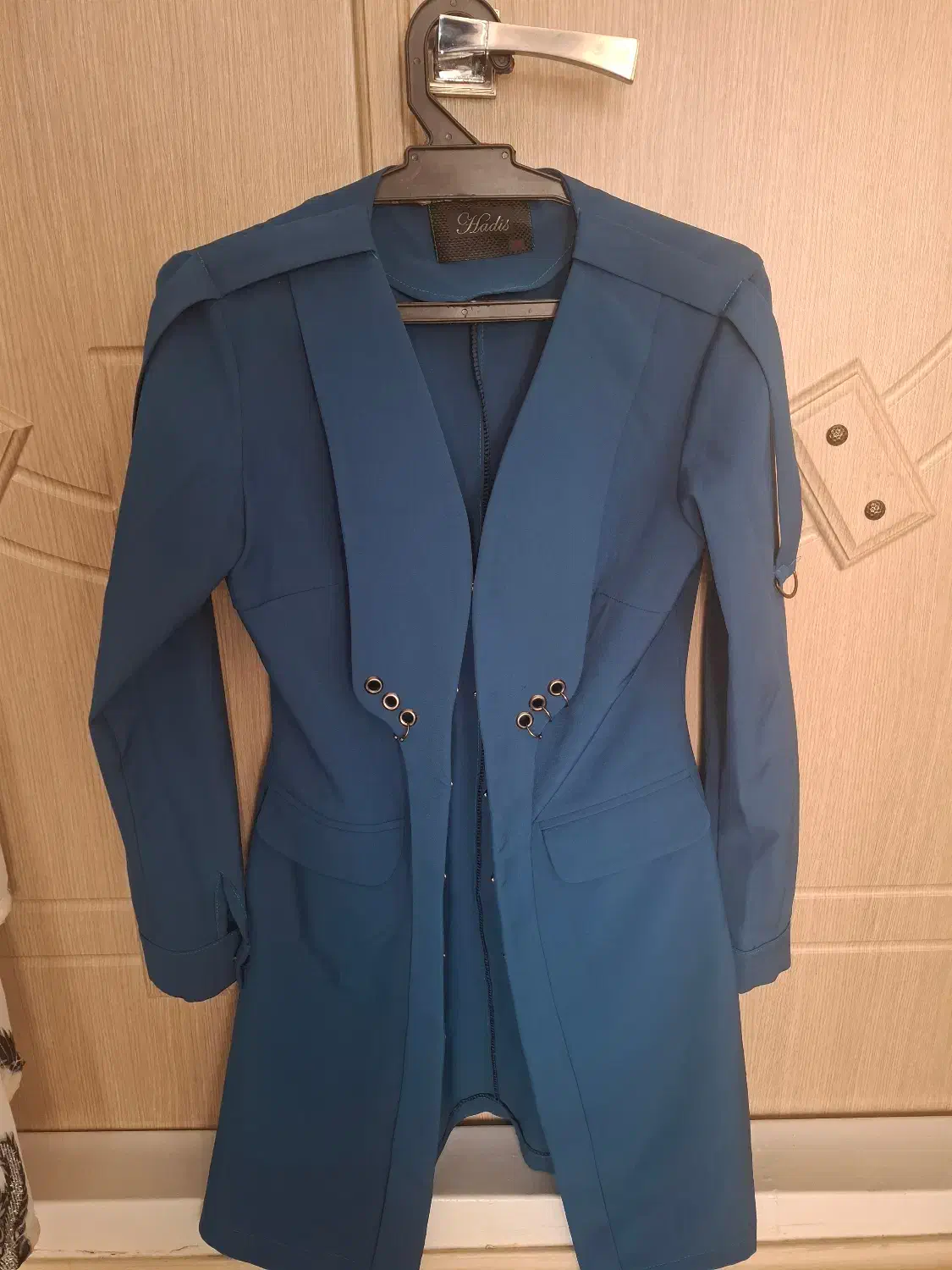 مانتو مازراتی|لباس|تکاب, |دیوار