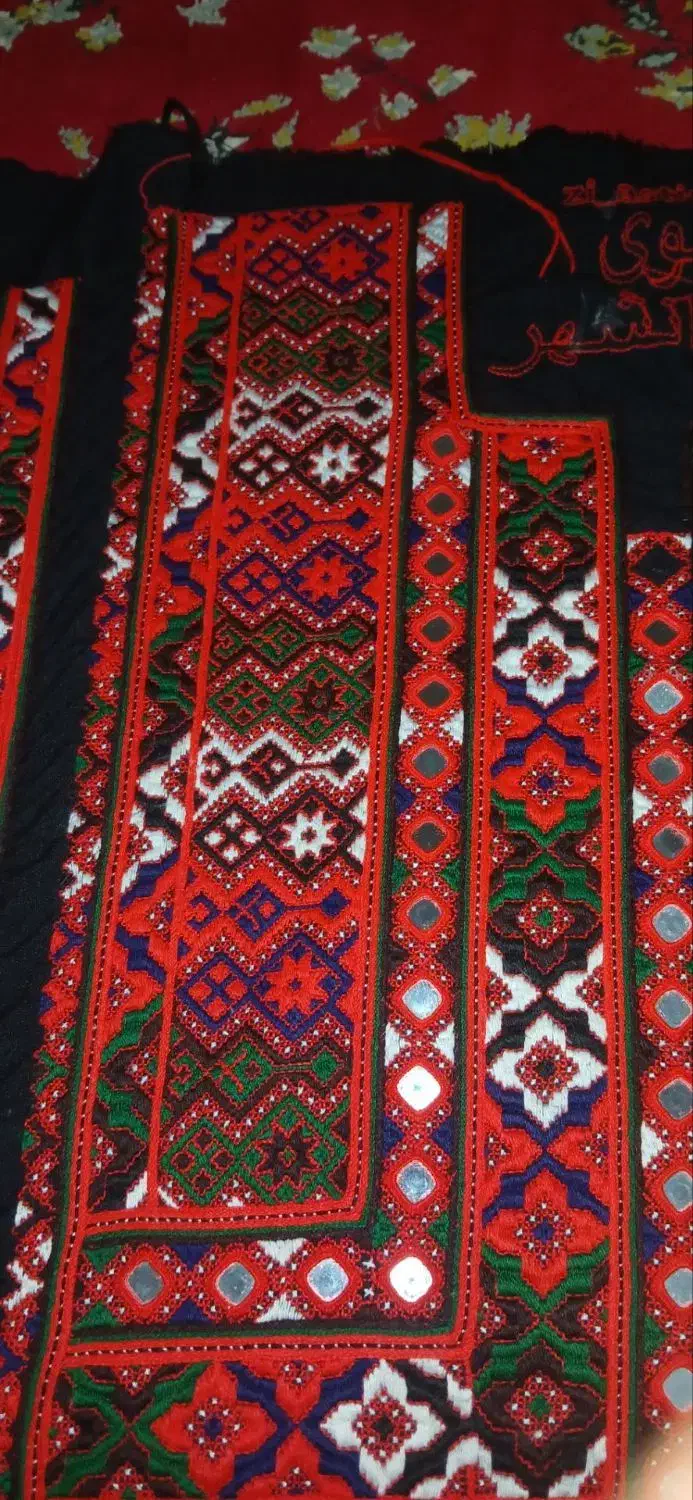 زی و آستین|لباس|سراوان, |دیوار