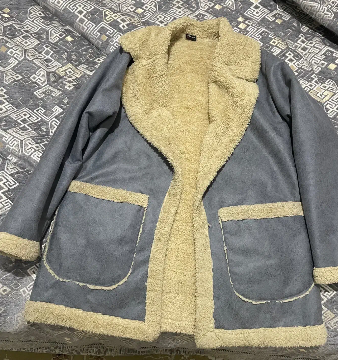 مانتو|لباس|کرج, کلاک نو|دیوار