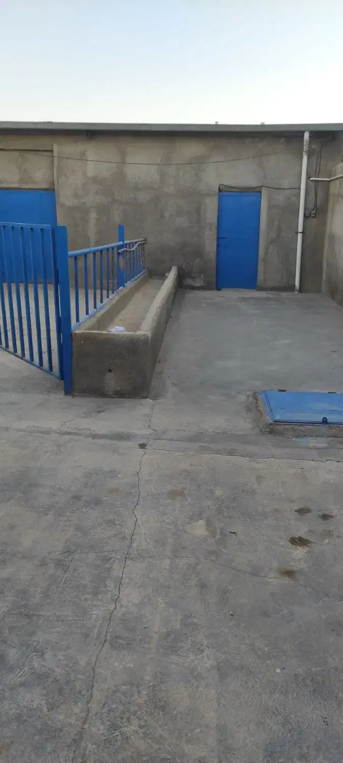 واحد مسکونی که در حال حاظر گاوداری است|فروش خانه و ویلا|بوئین زهرا, |دیوار