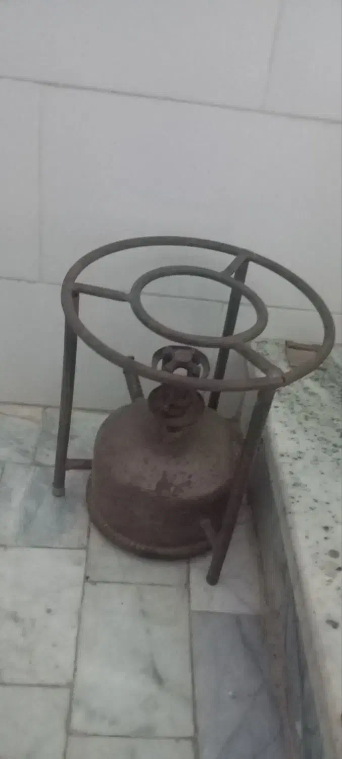 فروش ظرف مسی و یک عدد گاز قدیمی اسمش نمیدونم|کلکسیون اشیاء عتیقه|اشتهارد, |دیوار