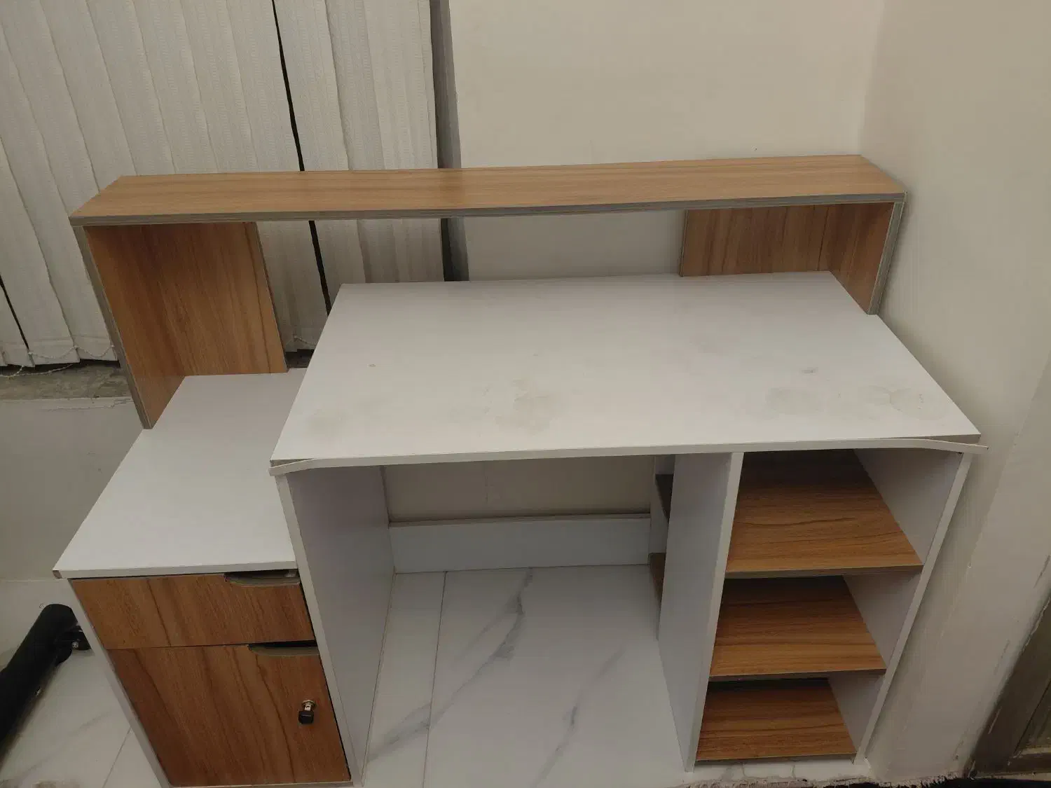 میز تحریر|لوازم التحریر|جوکار, |دیوار