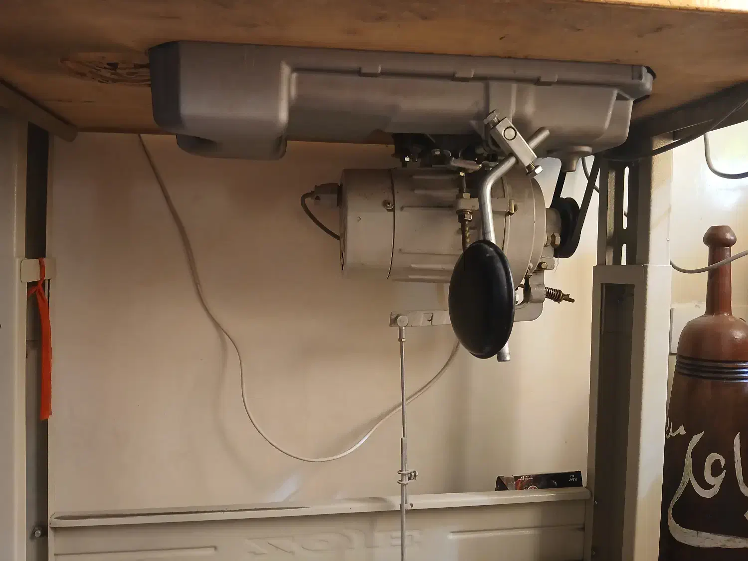 چرخ خیاطی راسته دوز|چرخ خیاطی و ریسندگی|بروجرد, |دیوار